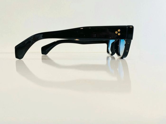 Lunette de soleil mixte noire verres bleus dégradés UV protection catégorie 1 - photo numéro 12