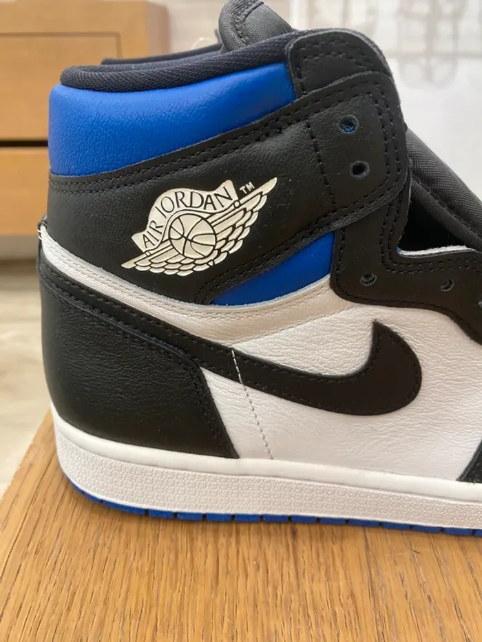 Jordan 1 rétro high og Royal Toe - 43eu - neuf - photo numéro 3