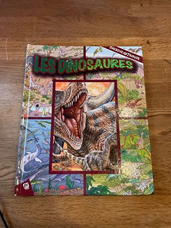 Livre Cherche et trouve Les dinosaures