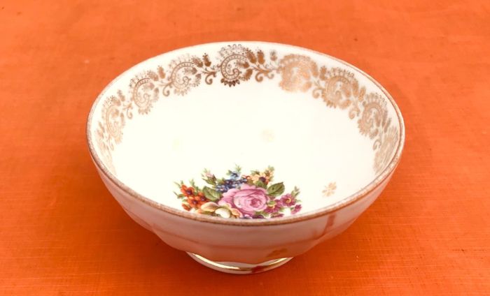Bol côtelé (petit modèle) Porcelaine Décor floral / Frise dorée - photo numéro 2