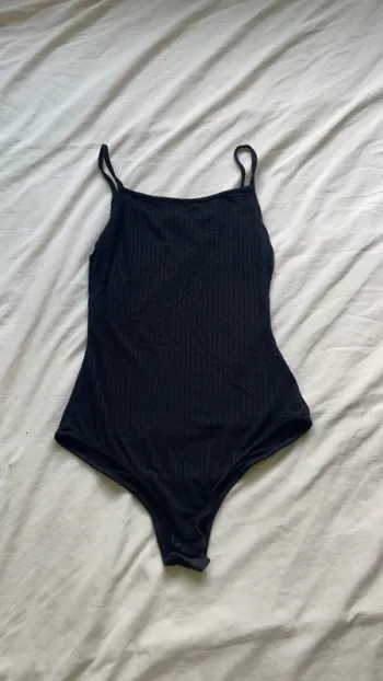 Body cotelé