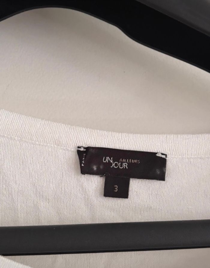 Haut Un JourAilleurs - photo numéro 4