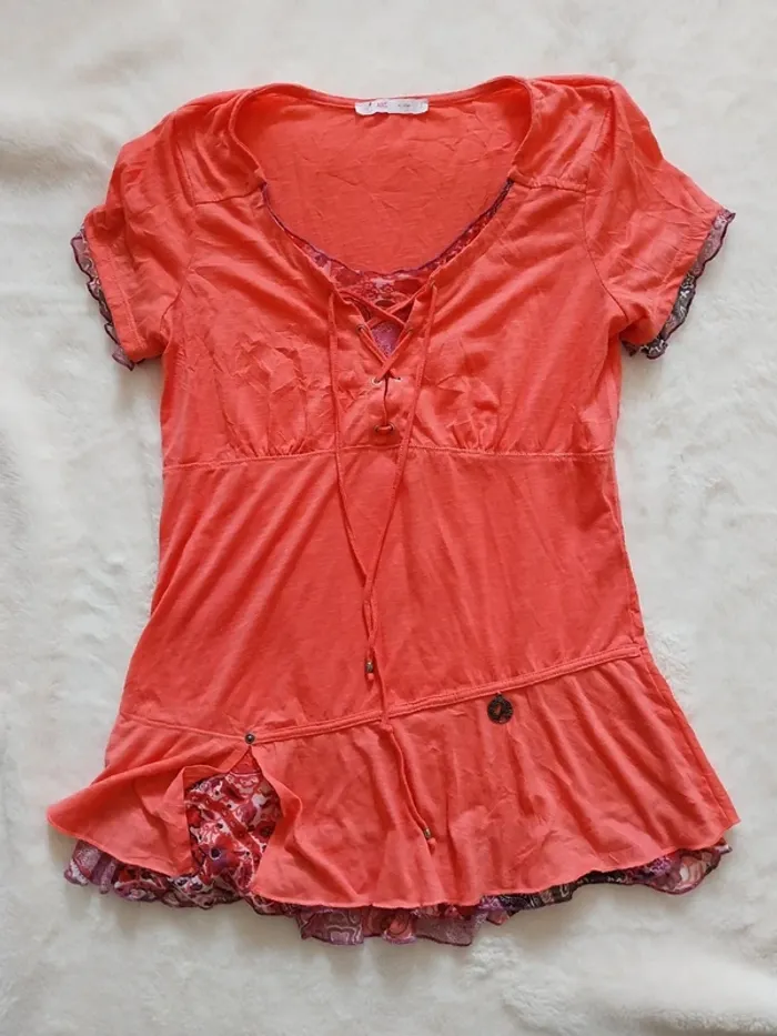 Jolie petit tee-shirt taille 36 - photo numéro 2