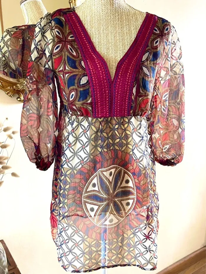 Sublime tunique léger décolleté en V motif géométrique - photo numéro 2