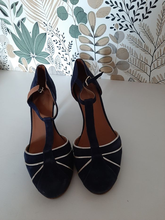 Escarpins bleus à brides