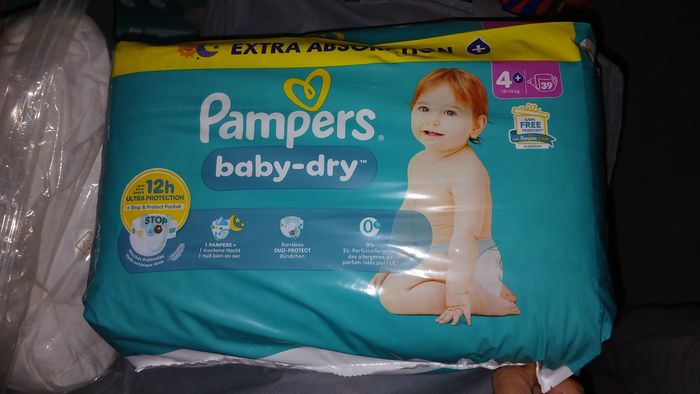 Paquet de couches taille 4+ pampers