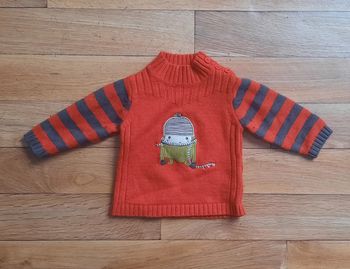 Pull en " laine" rouge 6 mois