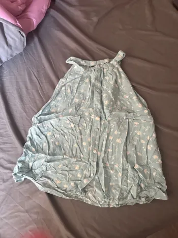 Joli haut fleuri