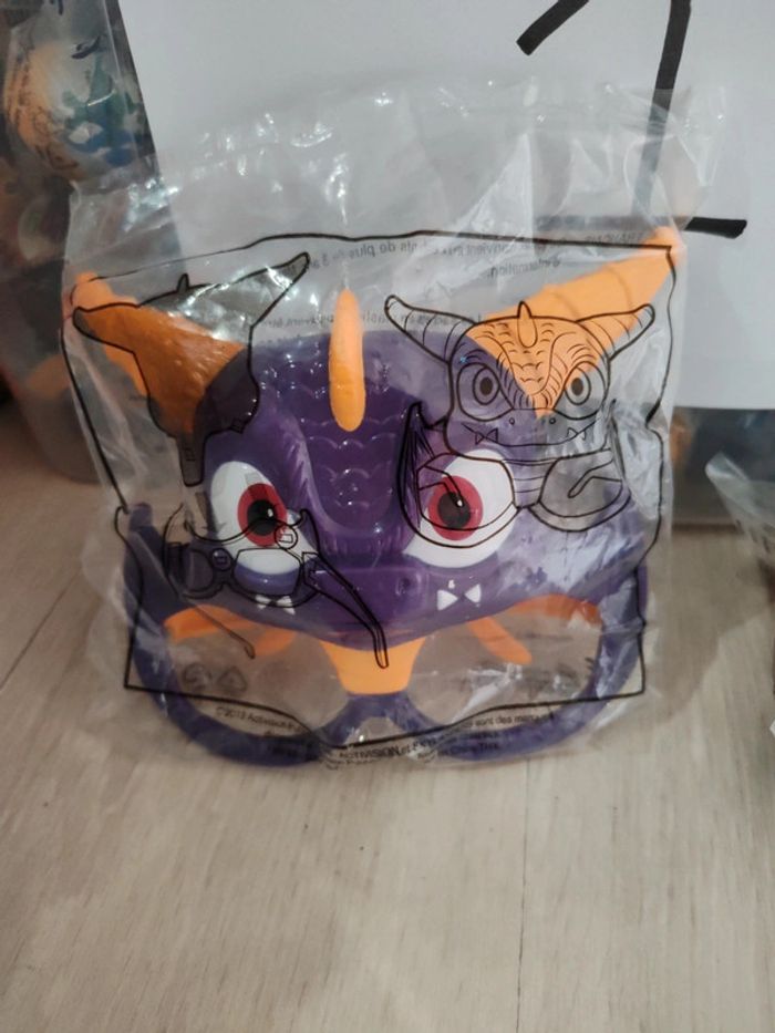 Figurine McDonald's skylanders {} - photo numéro 2