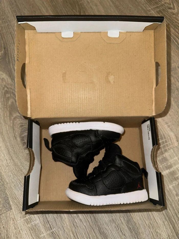 Basket Jordan bébé T19,5