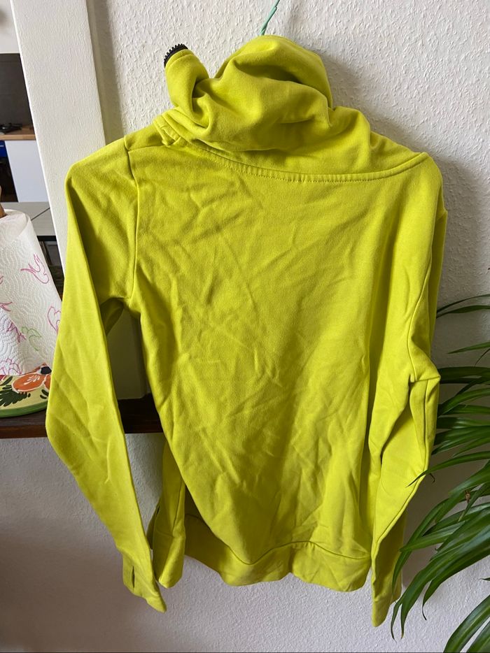 Sweat jaune avec col très montant - photo numéro 4