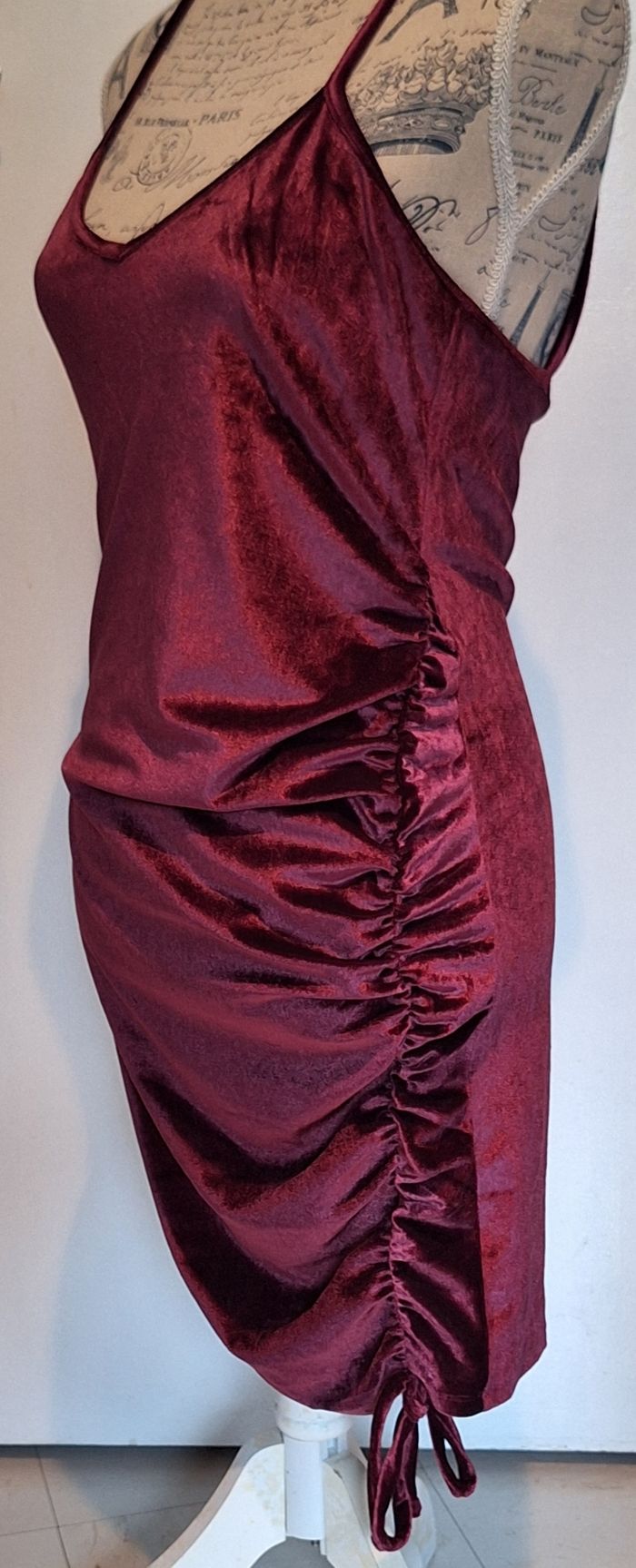 Robe glamour bordeaux brillant en velours doux - photo numéro 3
