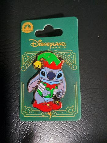 Pin's disney Stitch Noel