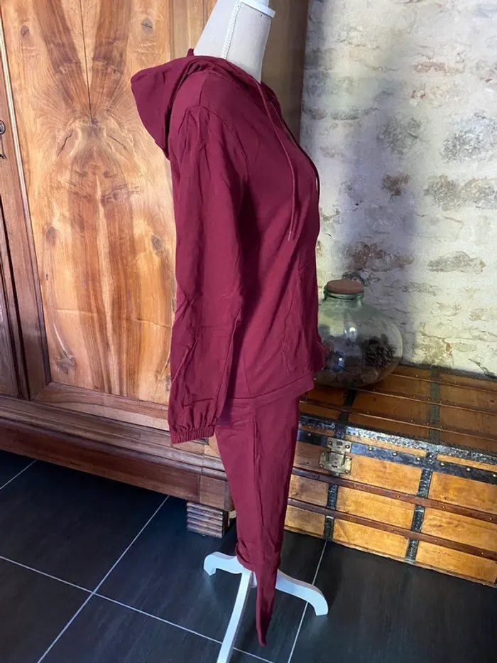 Ensemble de survêtement couleur bordeaux - photo numéro 4
