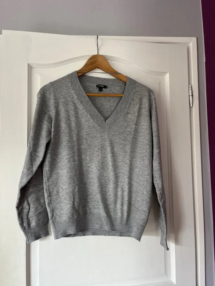 Lot 2 pulls col V – Kiabi – Taille S – Noir & Gris - photo numéro 4