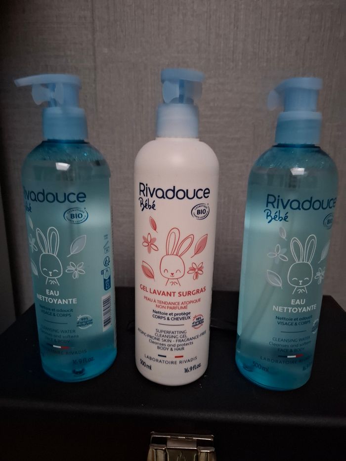 Lot 2 eaux nettoyantes et 1 gel lavant surgras