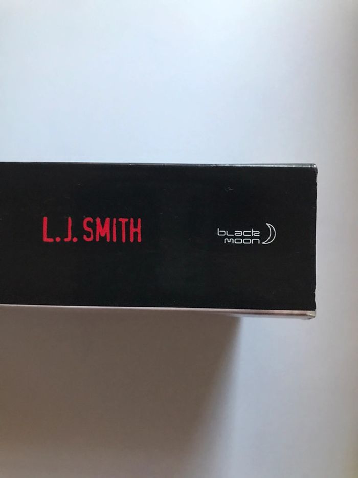 Livre « Journal d’un vampire » de L. J. Smith - photo numéro 2