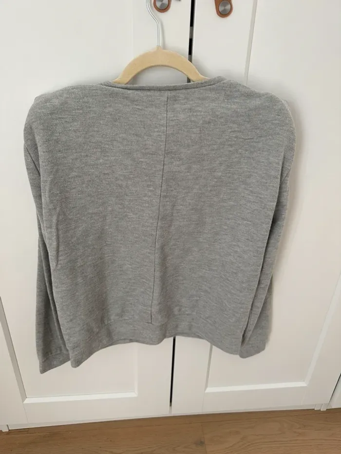 Pull gris à épaulettes - photo numéro 3