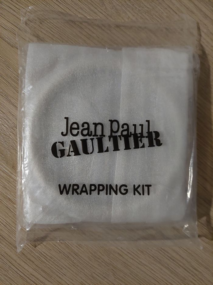 Foulard jean paul Gauthier