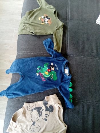 Pijama et 2 bodies 3/6 mois mickey