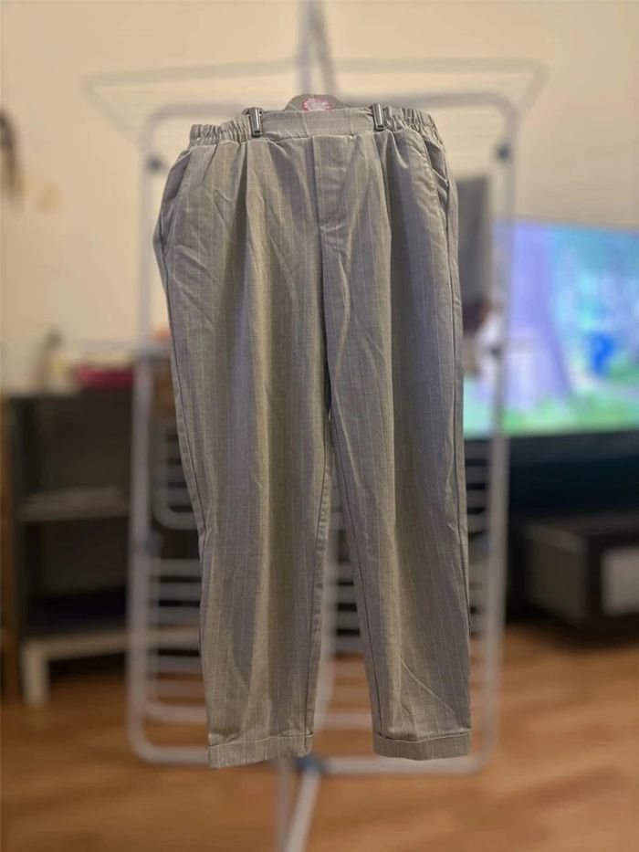 Pantalon cigarette à rayures gris 36Fr