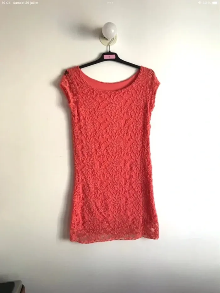 Robe en viscose corail et en dentelle taille 34/36 neuve jamais portée - photo numéro 5