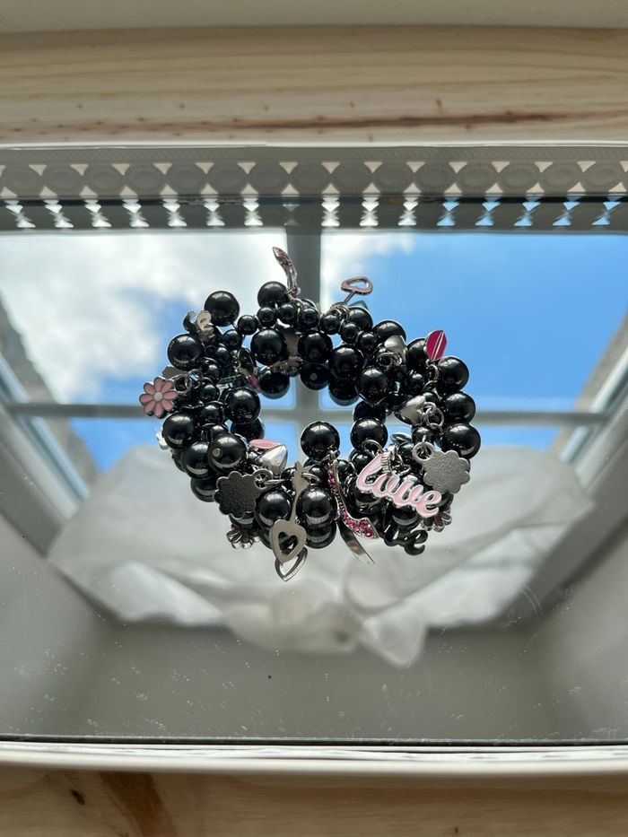 Bracelet perles charms noir/rose élastique Playboy TBE 🐰