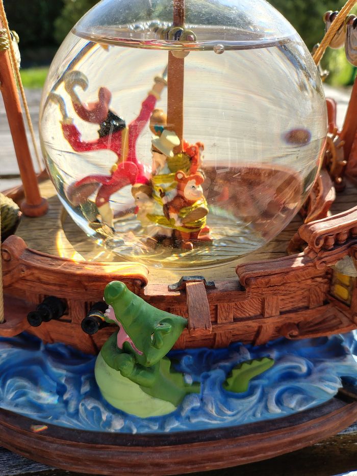 Snow globe peter pan boule à neige musicale - photo numéro 2