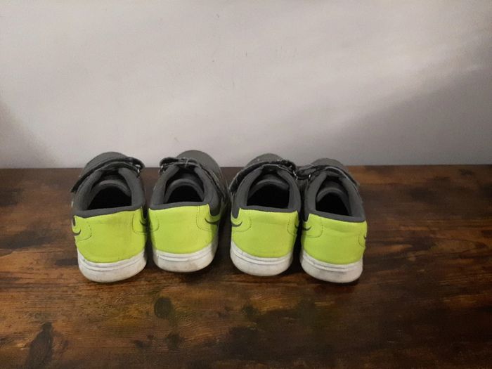 2 paires de baskets grises - photo numéro 4