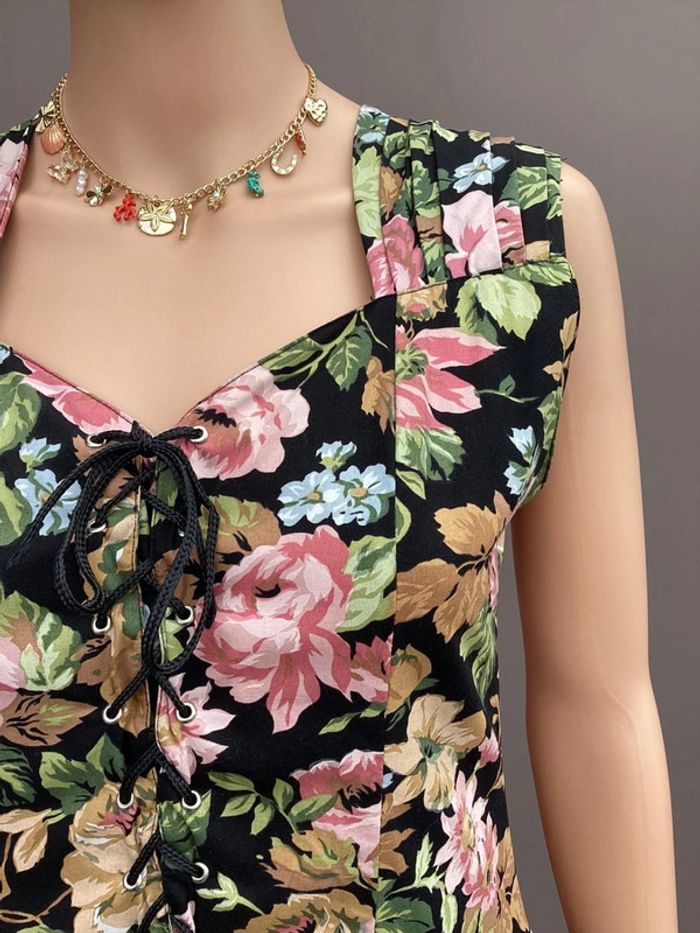 Robe fleurie noire à décolleté lacé – Taille 40 – Excellent état - photo numéro 3