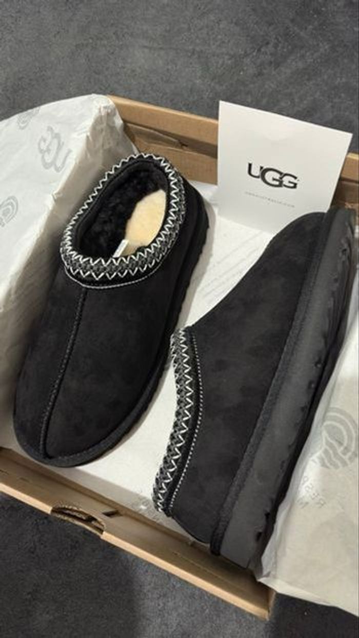 UGG Tasman