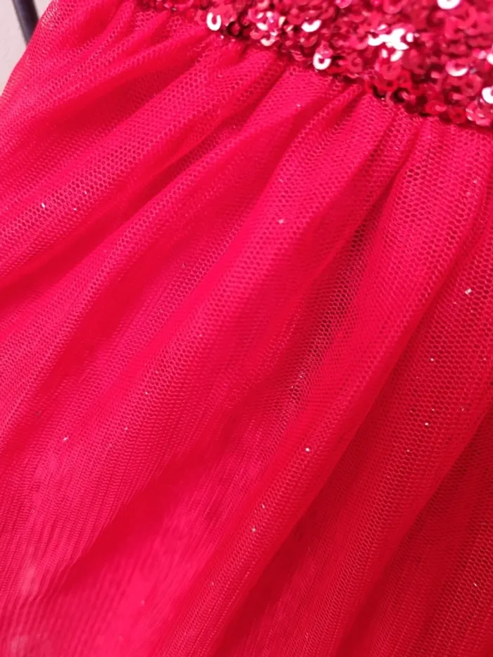 Robe rouge brillante - photo numéro 2