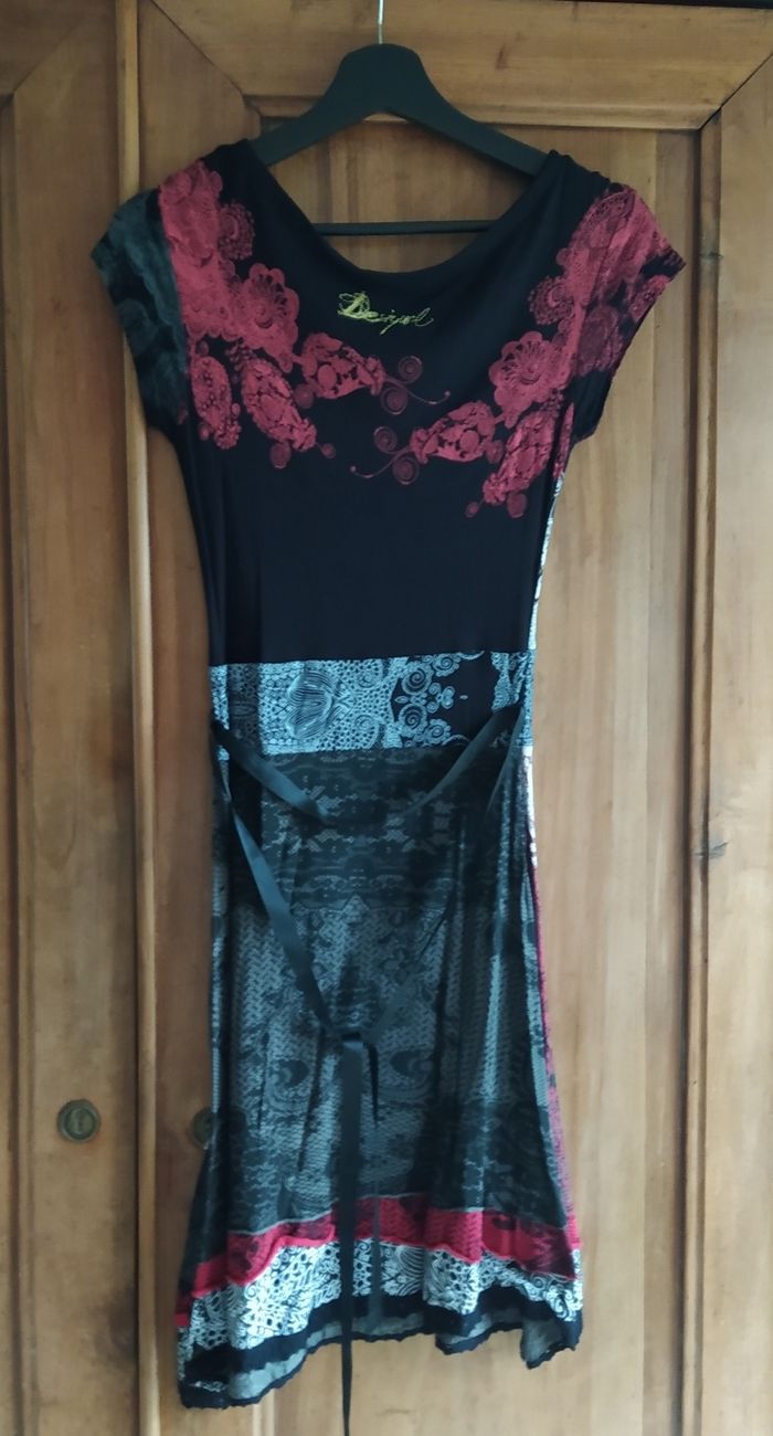 Robe Desigual taille XS. - photo numéro 2