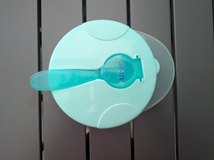 Boîte repas avec cuillère bébé