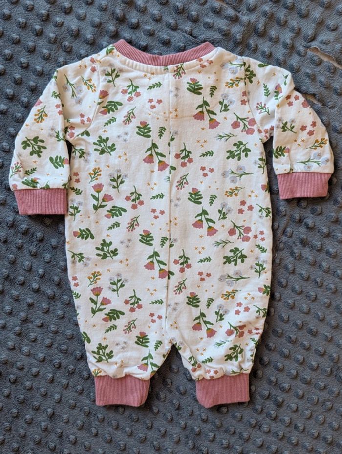 grenouillère bébé à fleurs - taille 62 cm - excellent état - photo numéro 6