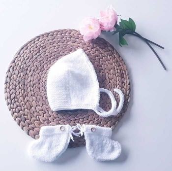 Layette bonnet béguin et petits chaussons pour bébé naissance garçon ou fille tricotés à la main