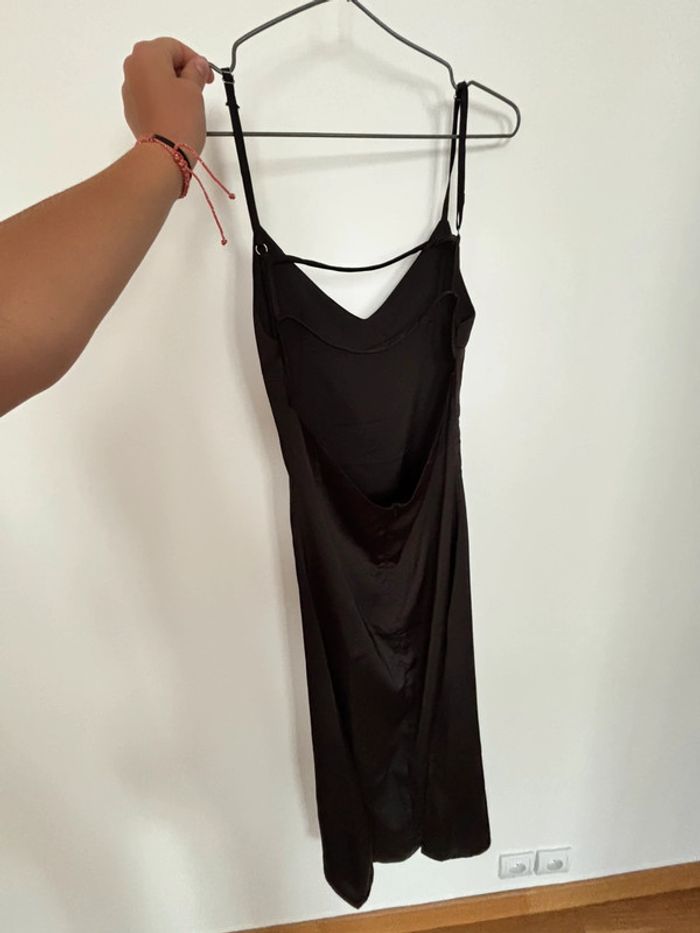 Robe fluide dos nue - photo numéro 3