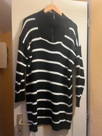 robe pull noir a rayures blanches