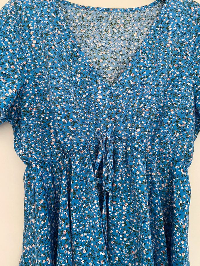Blouse bleue fleurie manches courtes - photo numéro 2