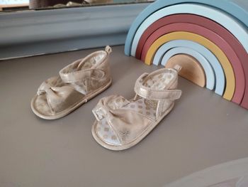 Sandales dorées avec noeud 12/18 mois TAO