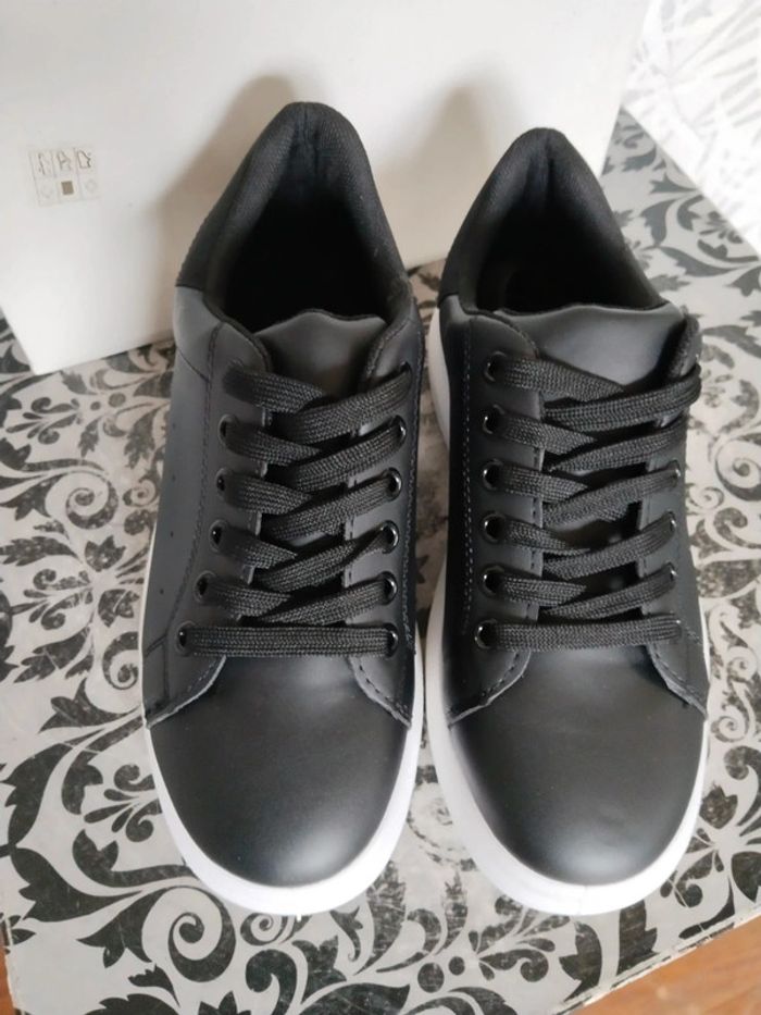 Sublimes baskets femme grosses semelles pointure 37 - photo numéro 4
