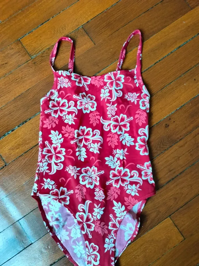 Maillot de bain rouge à fleurs
