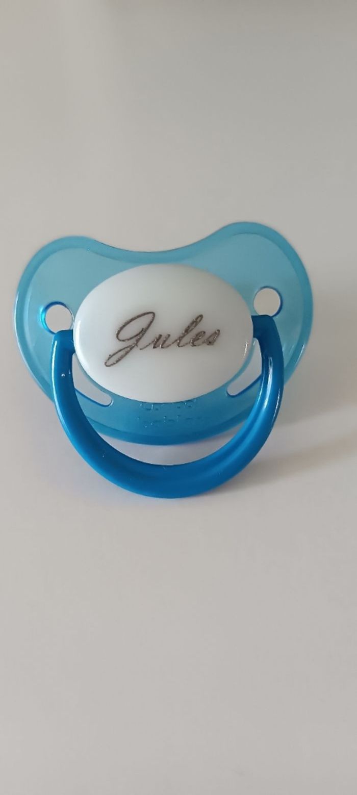 Sucette personnalisée "Jules" neuve avec étui, phosphorescent - photo numéro 2