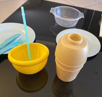 Lot vaisselle enfants gobelets à paille neuf 2 assiettes bleu et couverts assorti + bol