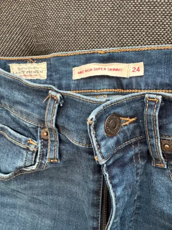 Superbe Jeans Lévi’s 24 taille française 34