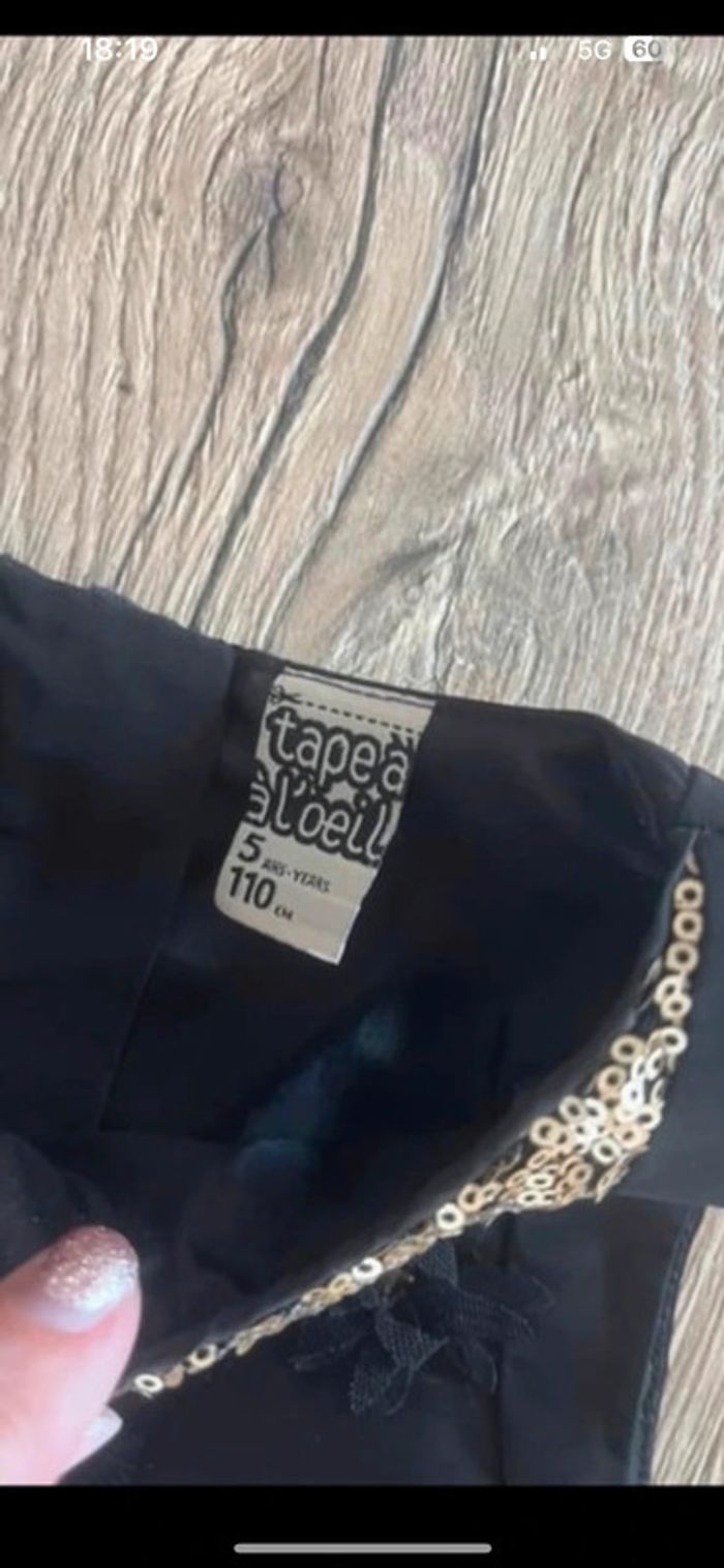 Robe tape à l’œil fête noir et or avec tulles - photo numéro 5