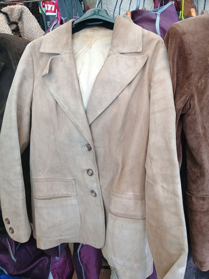 Magnifique lot de deux vestes en daim