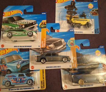 5 hotwheels neuves et emballées