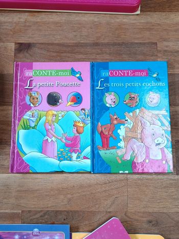 Livre la petite poucette et les 3 petits cochons