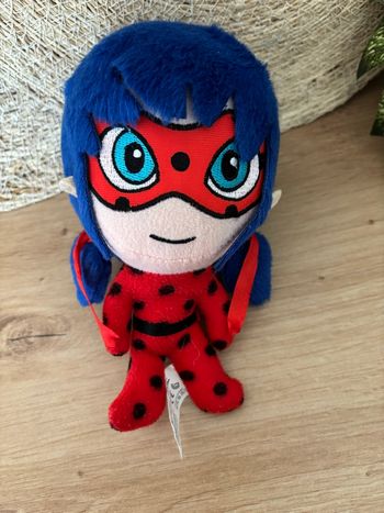 Doudou poupée ladybug coccinelle miraculous